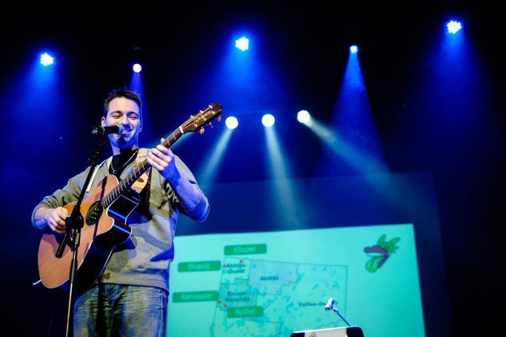 Monsieur Dupuy, grand gagnant du Concours de bitchage de village - Photo: Louis Jalbert