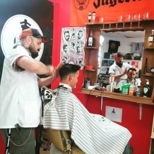 Franz le barbier à la boutique éphémère du Joubec lors du FME