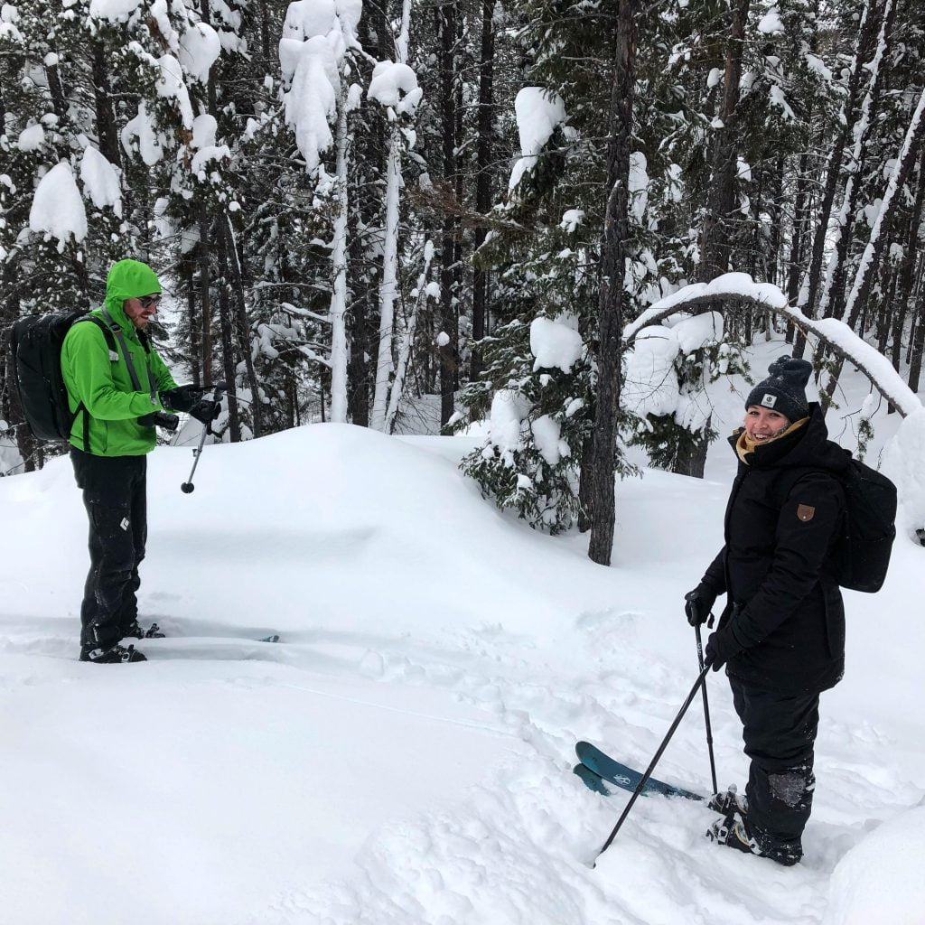 Léa et Benoit en Ski Hok dans le Parc national d'Aiguebelle, en Abitibi-Témiscamingue, lors du Défi Hiver 2019.