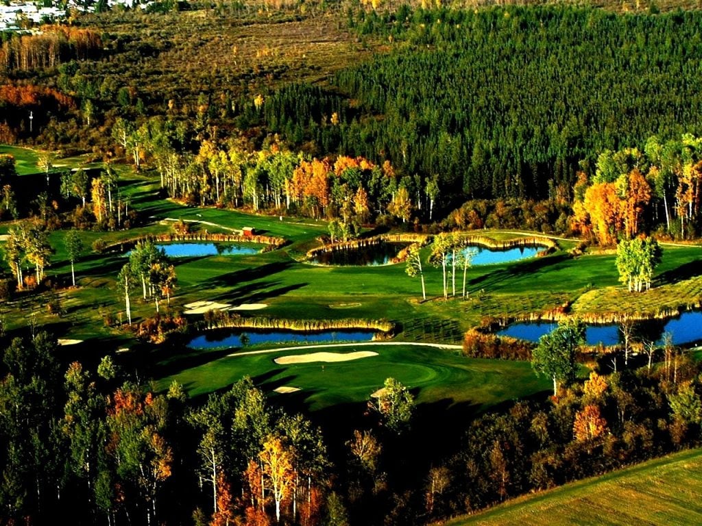 Vue aérienne du club de golf Beattie à La Sarre. 
