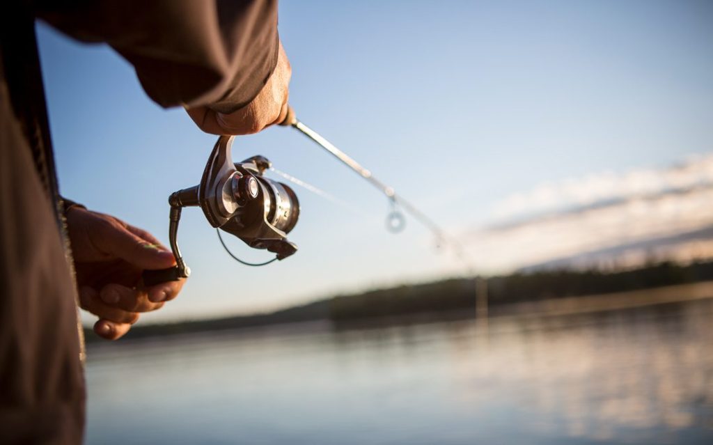 Personne à la pêche quelque part sur le lac Kipawa. 