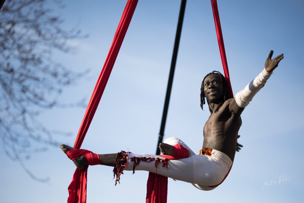 Des acrobates seront à l'Afrostival de Rouyn-Noranda. 