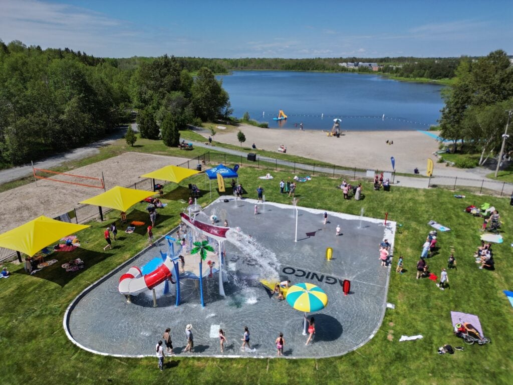 Les nouveaux jeux d'eau situés à la plage Kiwanis sont un coup de coeur Rouyn-Noranda.