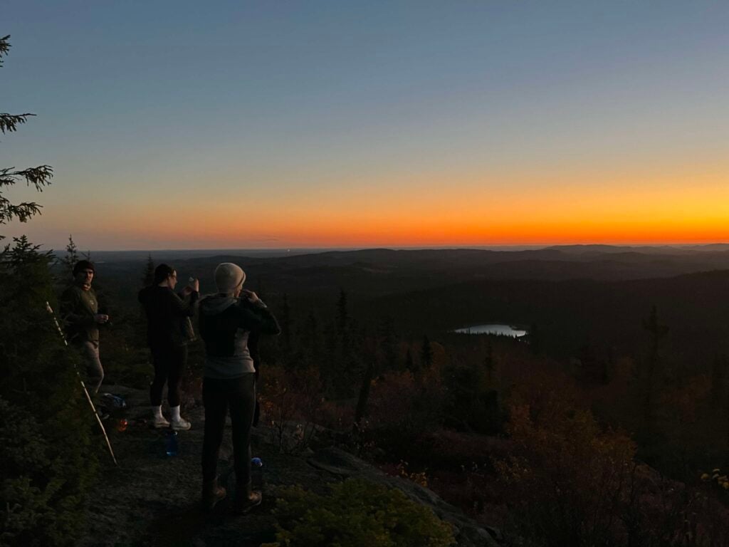 Voir le levé du soleil sur le Mont Dominant, le premier des cinq sommets de ce début était une belle façon de débuter la journée.