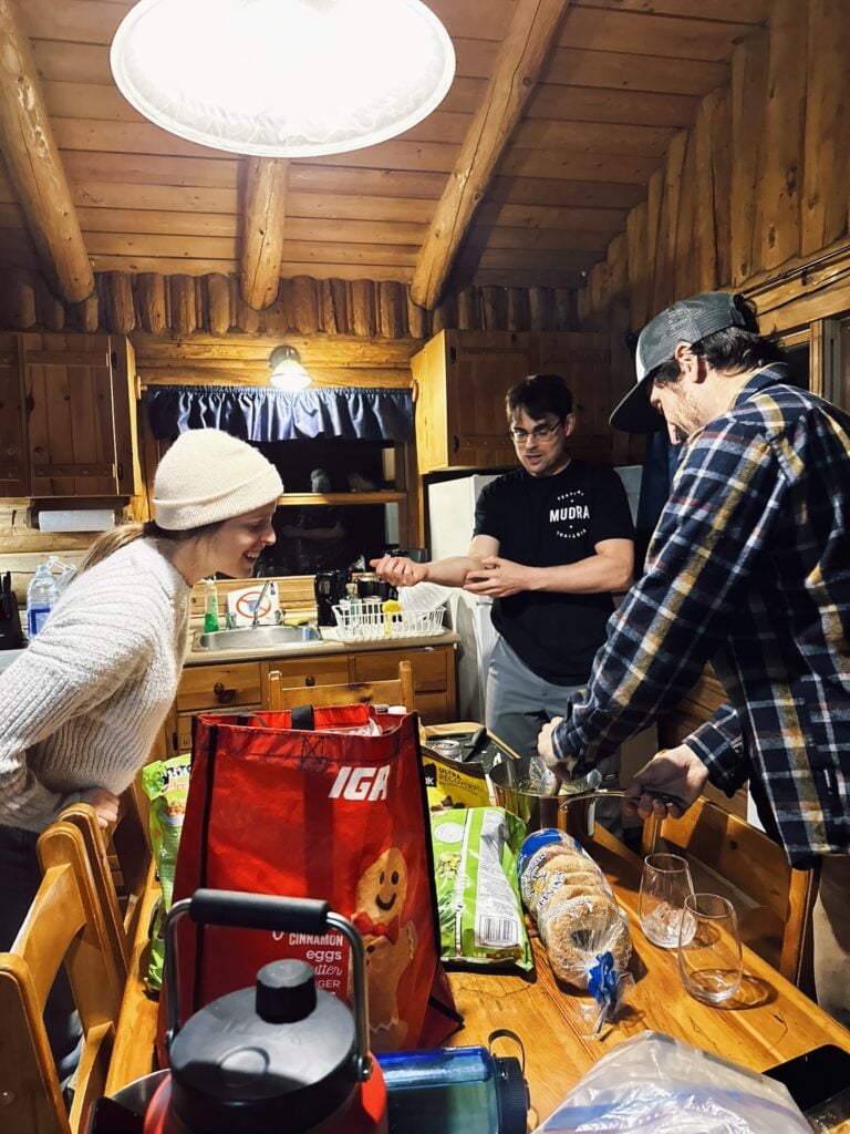 Dormir dans l'un des camps du parc national d'Aiguebelle a ajouté du plaisir à ce défi des cinq sommets de l'Abitibi-Témiscamingue. 