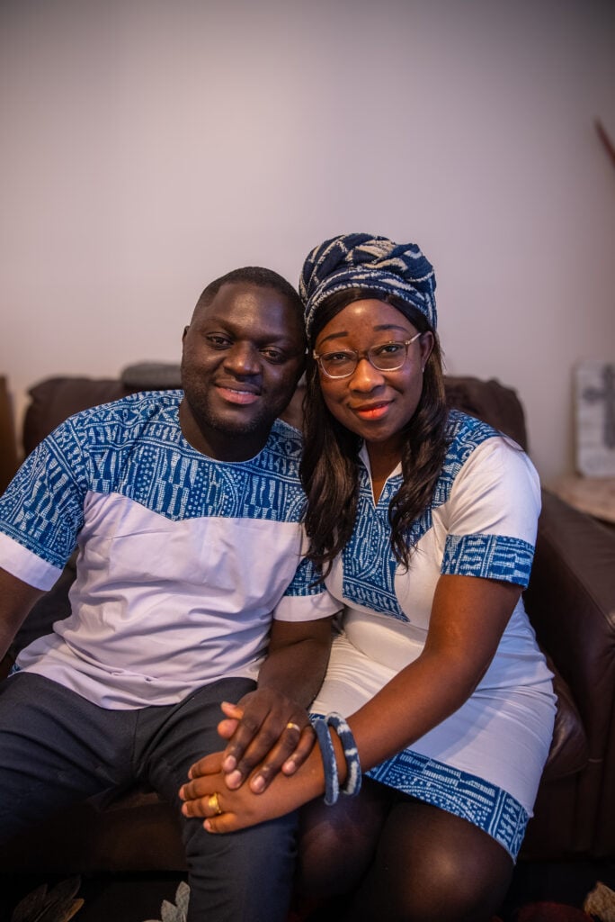 Le couple du Cameroun s'habitue à la vie à Rouyn-Noranda. 